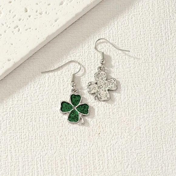 14K YELLOW GOLD FOUR-LEAF CLOVER DANGLE EARRINGS | 1 Pair - Picture 3 of 4